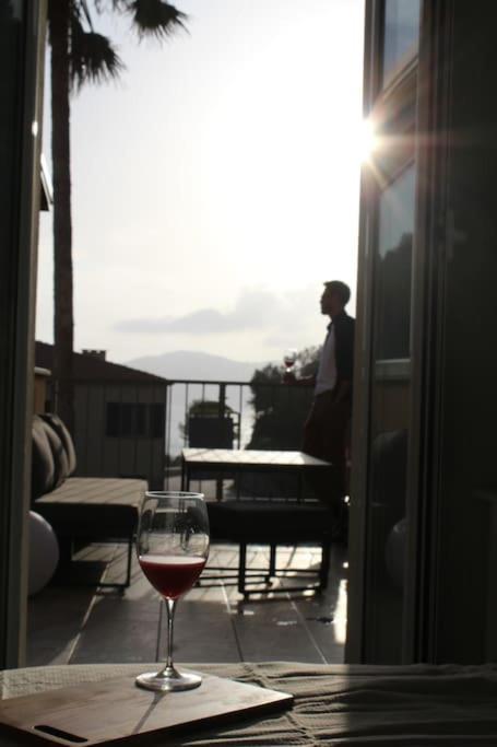 Appartamento Romantico Con Piscina Черво Екстериор снимка