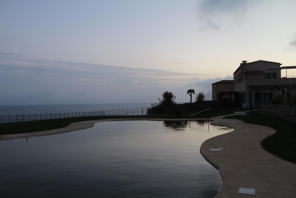 Appartamento Romantico Con Piscina Черво Екстериор снимка