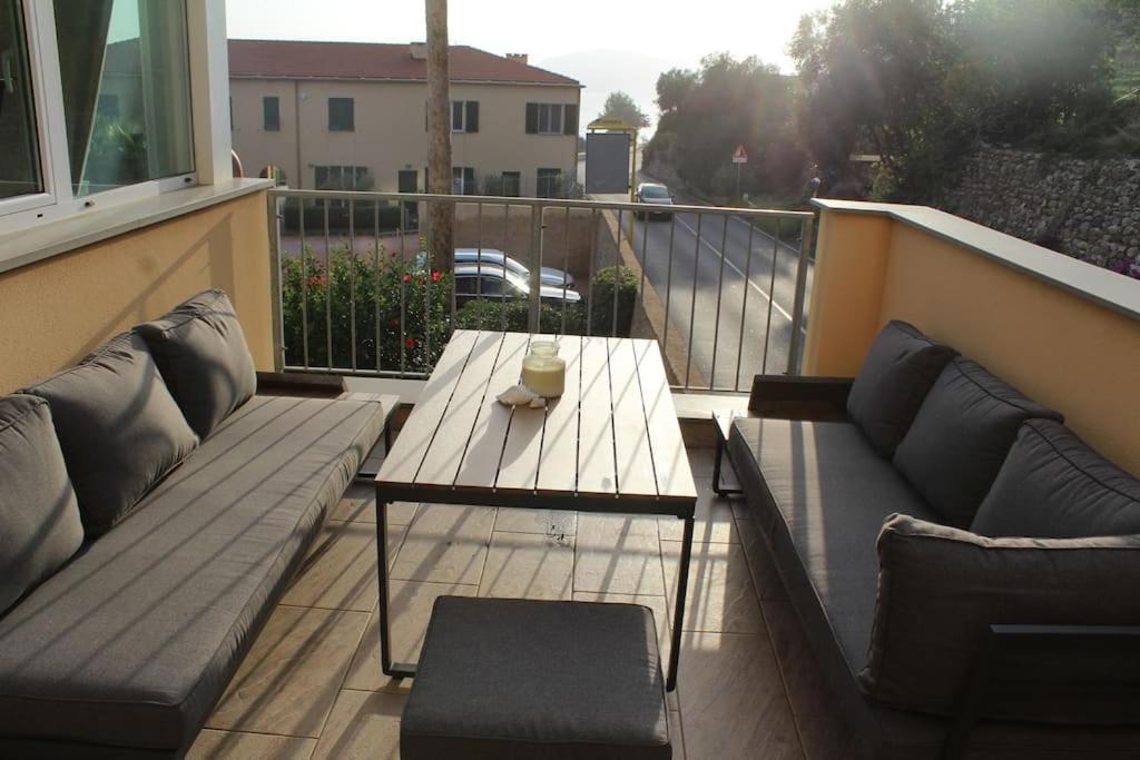 Appartamento Romantico Con Piscina Черво Екстериор снимка
