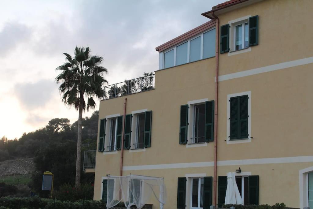 Appartamento Romantico Con Piscina Черво Екстериор снимка