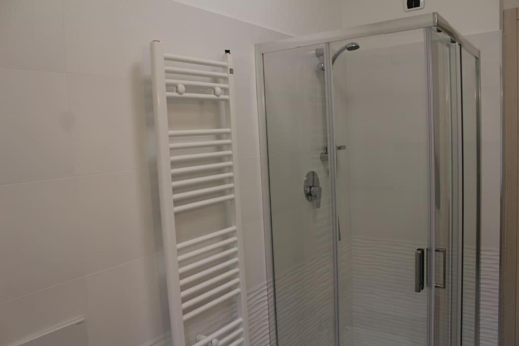 Appartamento Romantico Con Piscina Черво Екстериор снимка