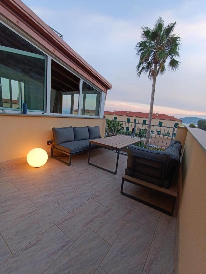 Appartamento Romantico Con Piscina Черво Екстериор снимка