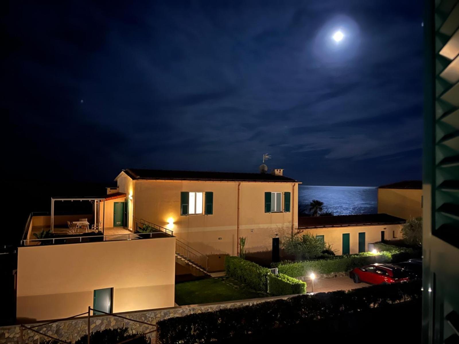 Appartamento Romantico Con Piscina Черво Екстериор снимка